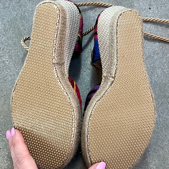 ❣️SOLD❣️NWOB Embroidered Espadrilles Wedges Size 6.5 - Picture 2 of 4